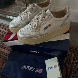 Autry Women's Athletic Shoes - White and Silver